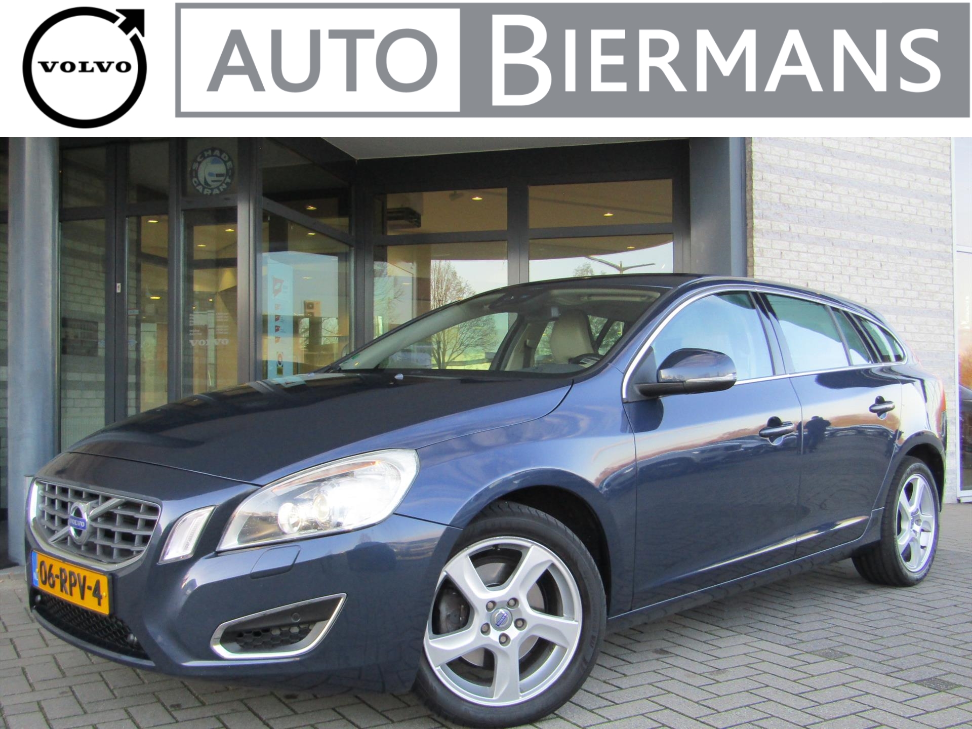 Volvo V60 1.6 T4 180PK SUMMUM | Leder | Xenon | High Perform.Audio |