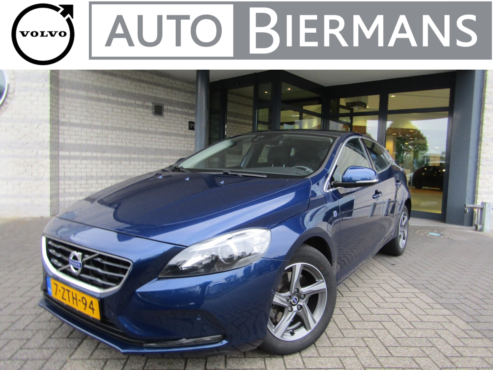 Volvo V40 1.6 T2 120PK OCEAN RACE | Pan. dak | Cam. achter | Park. Assist. | Leder | Trekh.